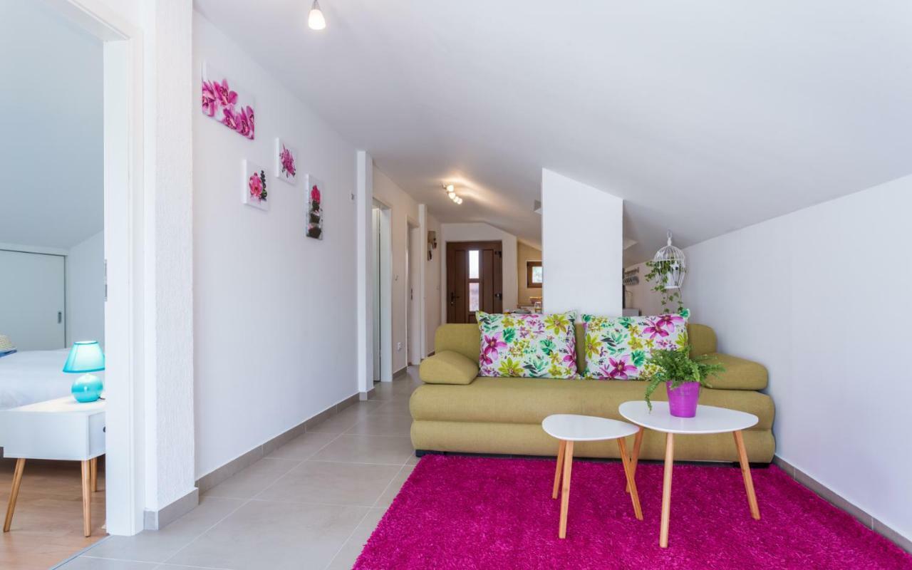 Apartment Deni คิร์ก ภายนอก รูปภาพ